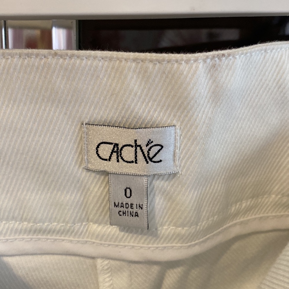 White Capri Stretch Material From Cache In A Size… - image 3